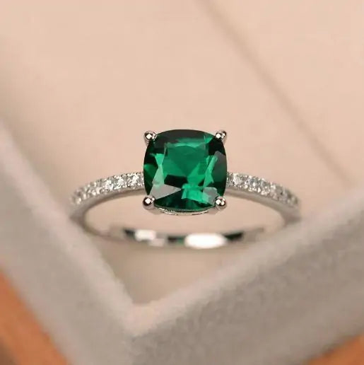 Embellished Emerald Luxury Ring - WanderMart Co.