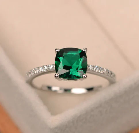 Embellished Emerald Luxury Ring - WanderMart Co.