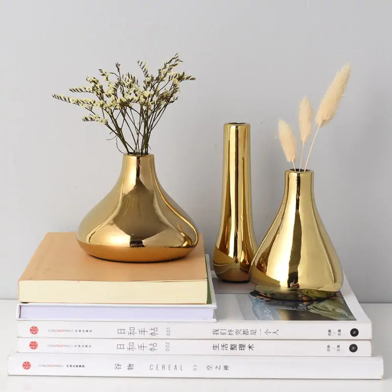 Luxury Plated Gold Vase - WanderMart Co.